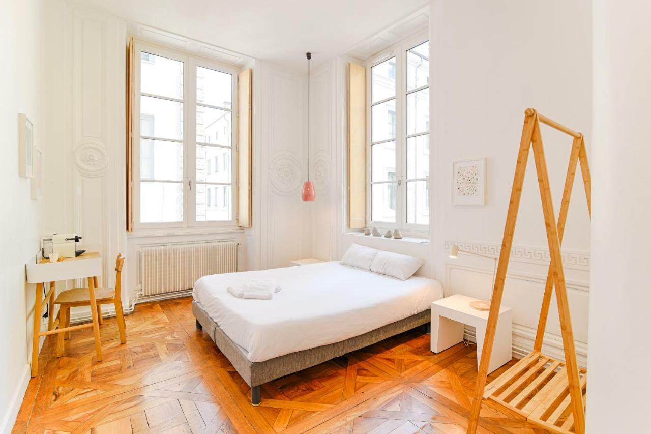 Slo Lyon Les Pentes (Adults Only) Hostel Bagian luar foto